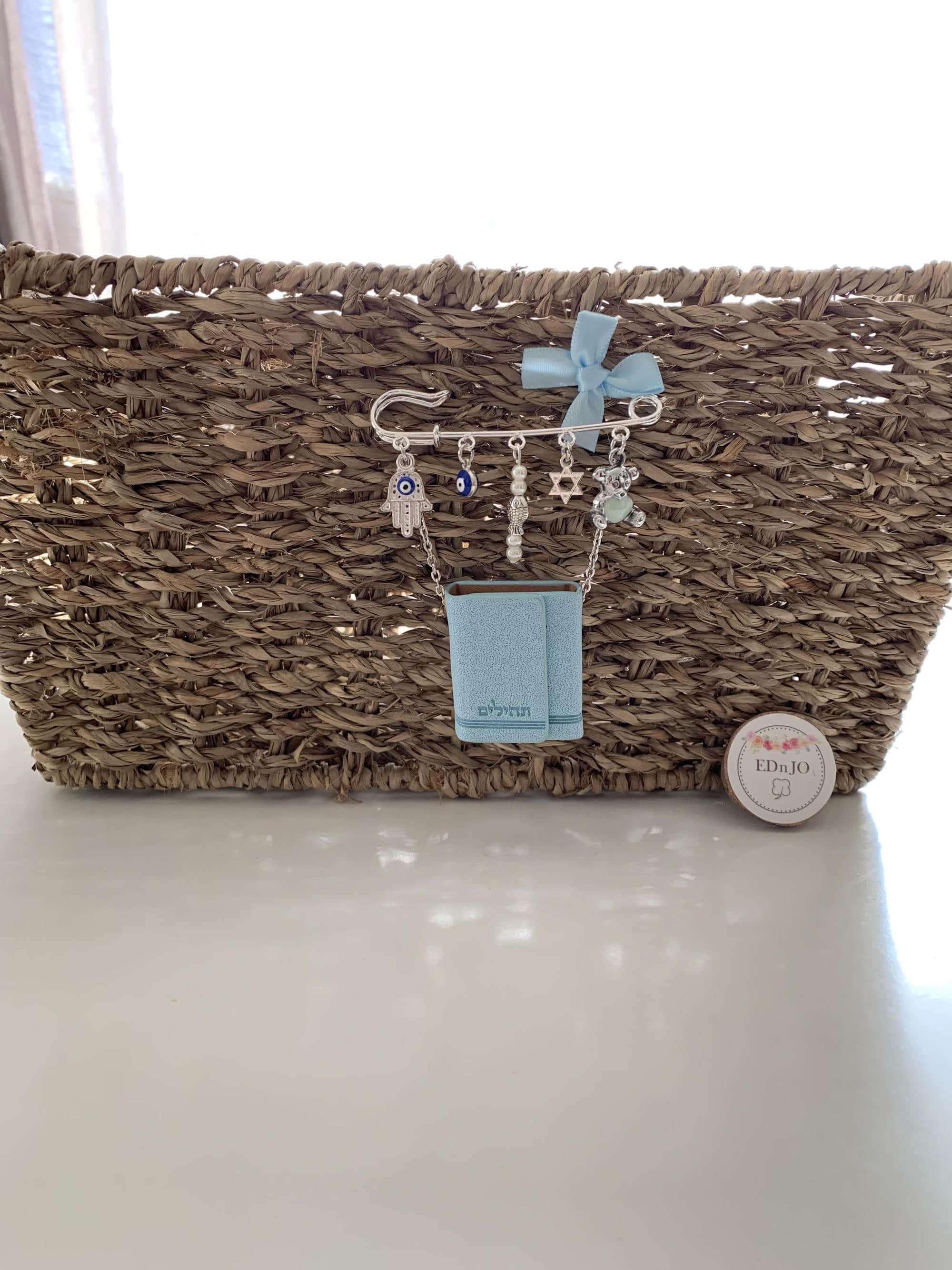 Broche T argenté sans prénom 2 Cadeau de naissance porte bonheur, broche personnalisée téhilim